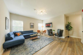 Mins to Broadway with 2 KING beds for up to 6 guests and optional garage parking